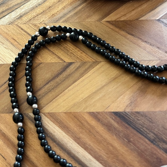 Silpada Oxidized Sterling Silver Hammered Tags Onyx Bead Lariat Necklace - Picture 3 of 3